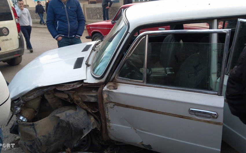 На автомагистрали Алят-Астара грузовик столкнулся с автомобилем
