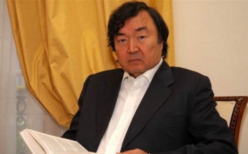 Баку посетит известный казахстанский поэт Олжас Сулейменов