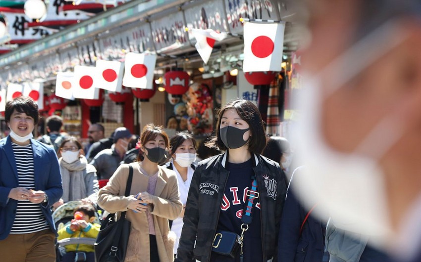 Yaponiyada isti havada küçədə maskaların çıxarılması tövsiyə olunur