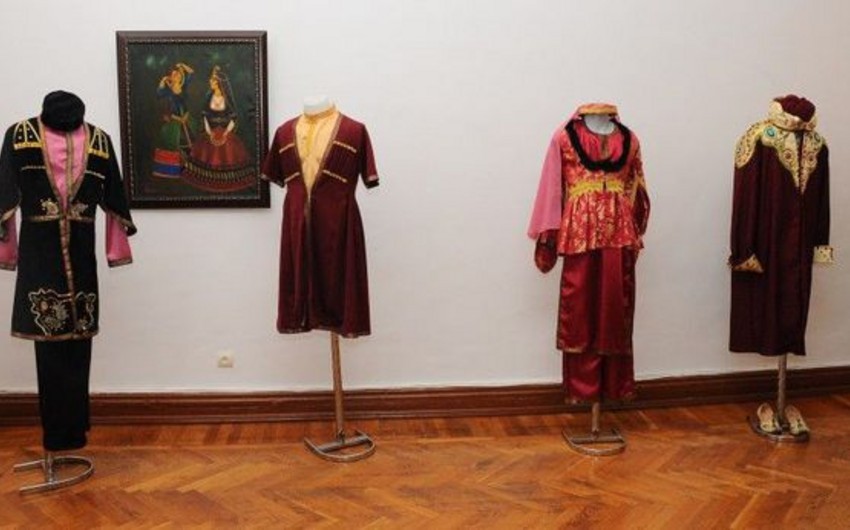 Азербайджанские национальные костюмы представлены в Великобритании