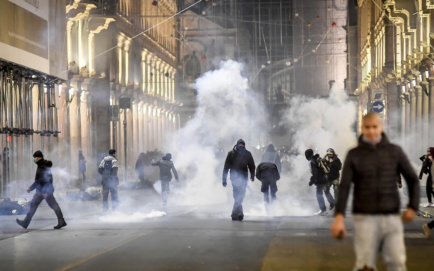 В Италии проходят акции протеста против ограничений из-за пандемии