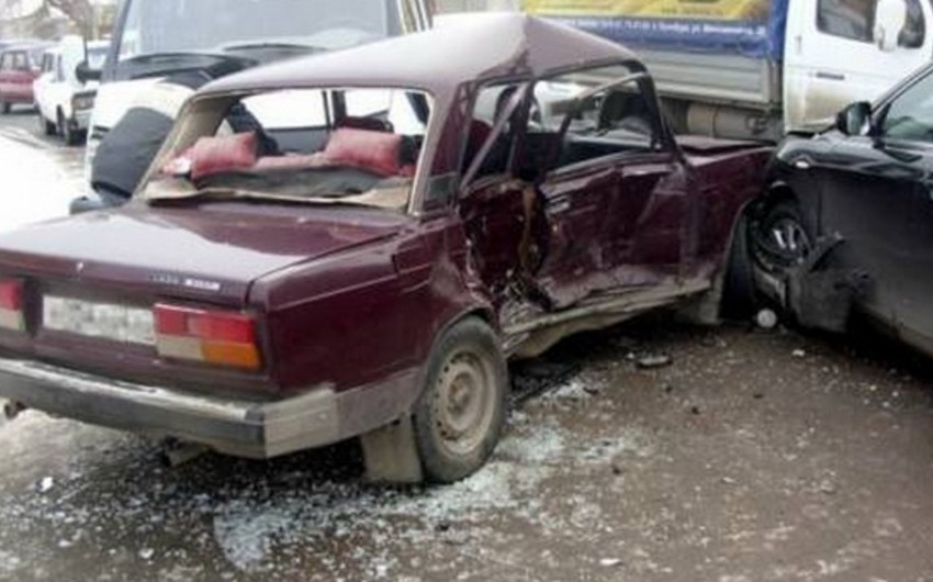 Цепная авария в Баку ​замедлила движение автомобилей
