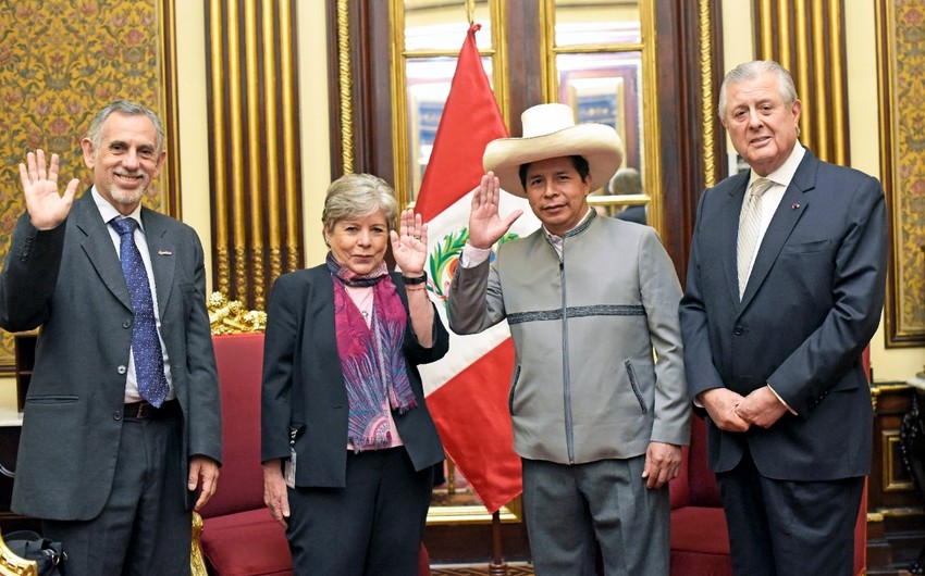 С начала ноября правительство Перу покидает второй министр 