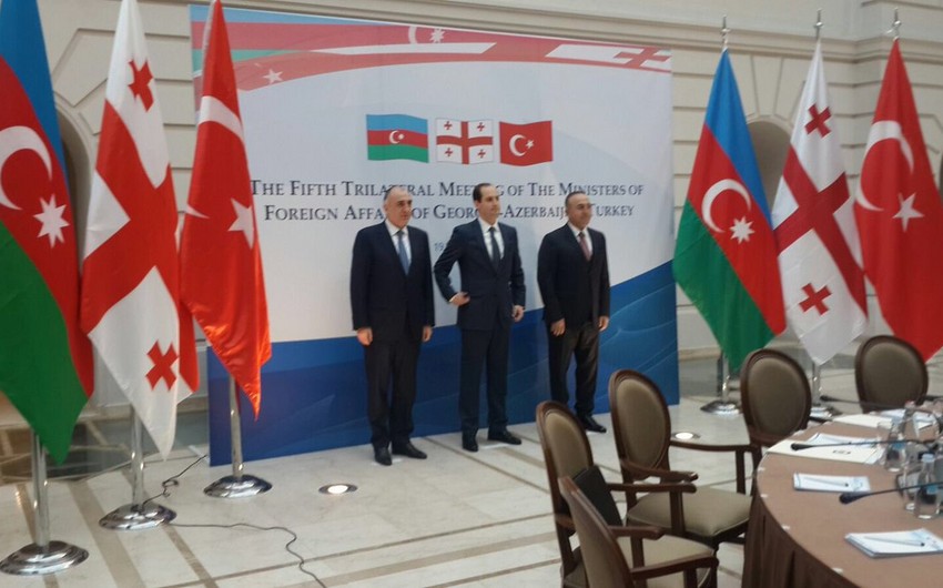 В Тбилиси проходит встреча глав МИД Азербайджана, Турции и Грузии - ФОТО