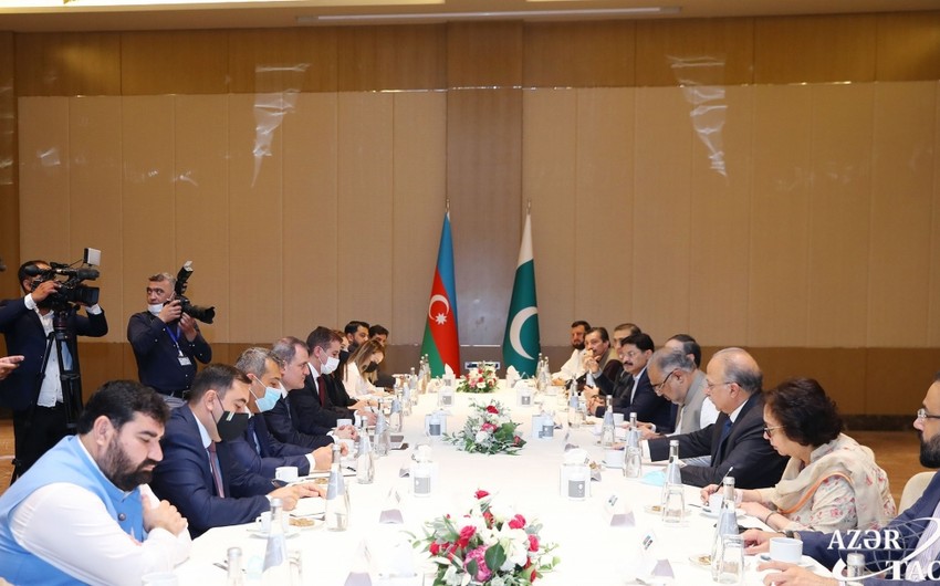 Azerbaijani FM meets with Speaker of Pakistan's National Assembly