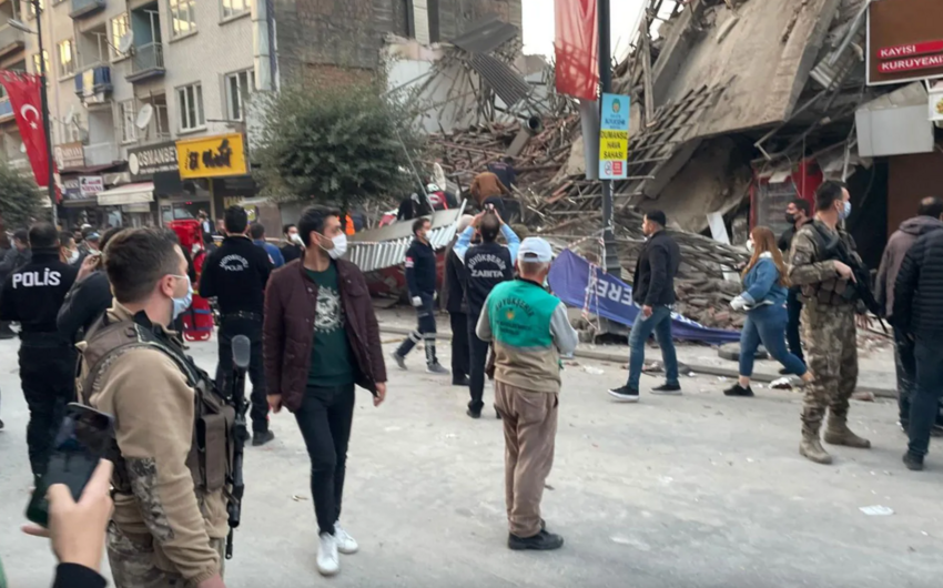 13 injured as building collapses in Turkey