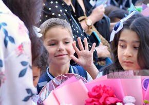 Azərbaycanda yeni tədris ili başlayıb - FOTOREPORTAJ