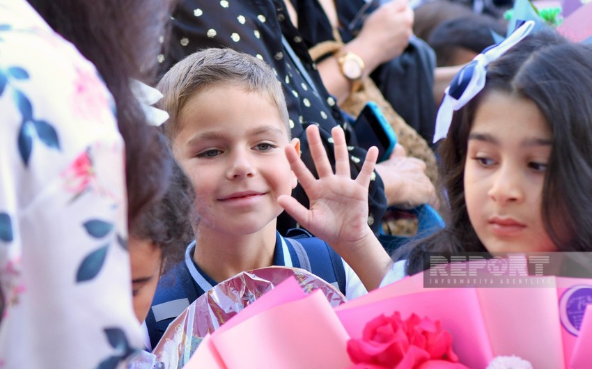 Azərbaycanda yeni tədris ili başlayıb - FOTOREPORTAJ