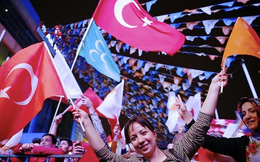 Турецкие избиратели высказались в поддержку поправок в конституцию республики