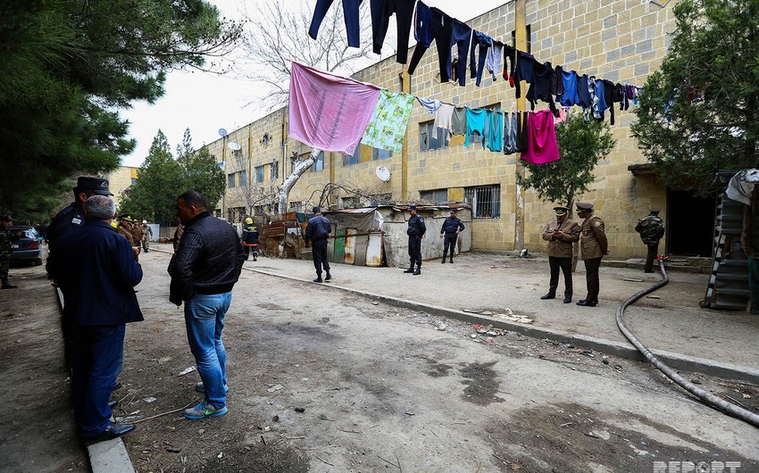 Мужчина выбросился из окна горящего общежития в Баку - ОБНОВЛЕНО - ФОТО