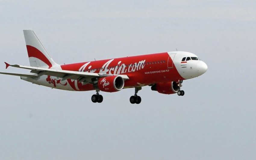 Минтранс Индонезии проверяет сведения о том, что самолет Air Asia сел