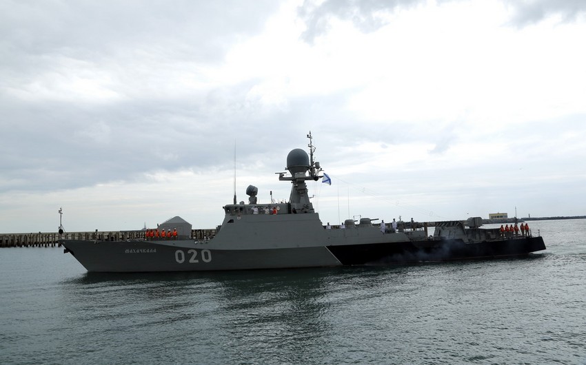 Военные корабли России прибыли в Баку