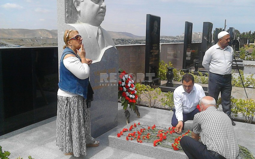 Yaşar Nurinin məzarı ziyarət edilib