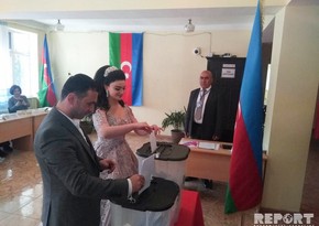 Bride and groom cast ballots on their wedding day in Azerbaijan - VIDEO