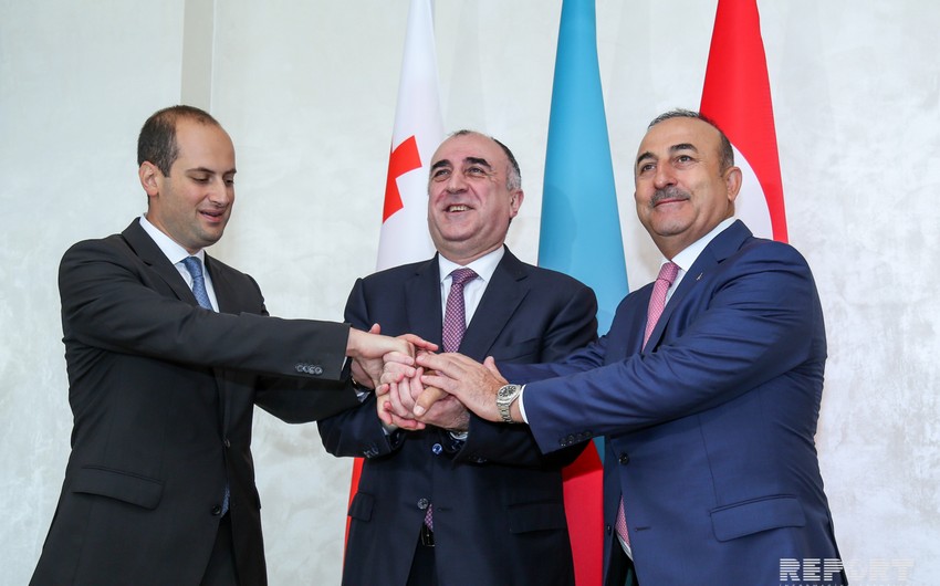 В Баку началась встреча глав МИД Азербайджана, Турции и Грузии