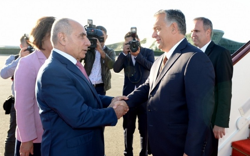 Премьер-министр Венгрии прибыл в Азербайджан для участия в заседании Тюркского совета