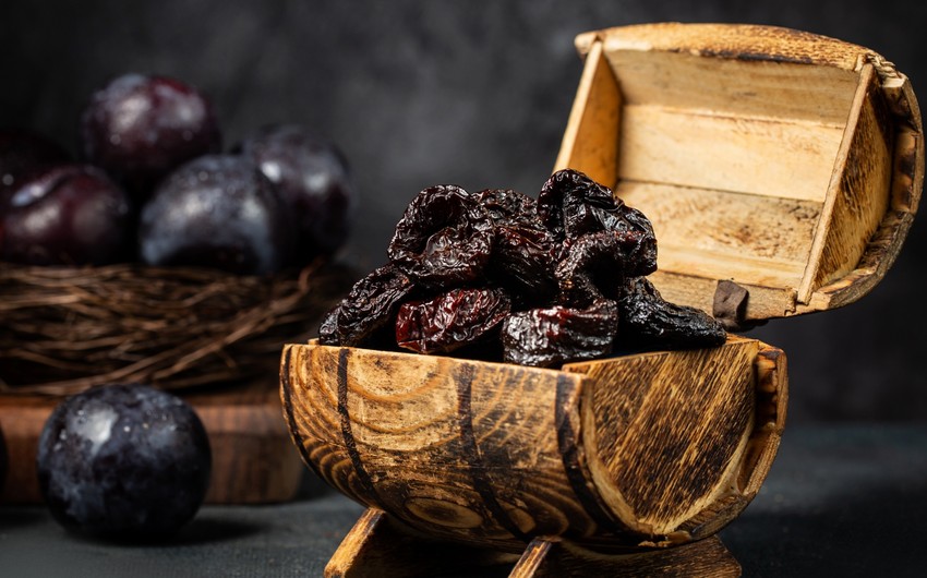 Azerbaijan starts exporting prunes to UAE and Qatar