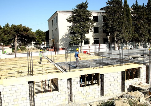 В Баку ведется строительство и капремонт девяти школ