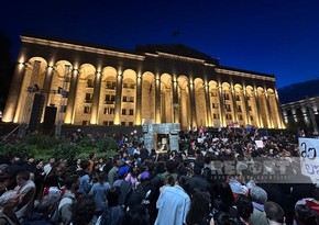 Митингующие против закона об иноагентах в Тбилиси покидают территорию вокруг парламента