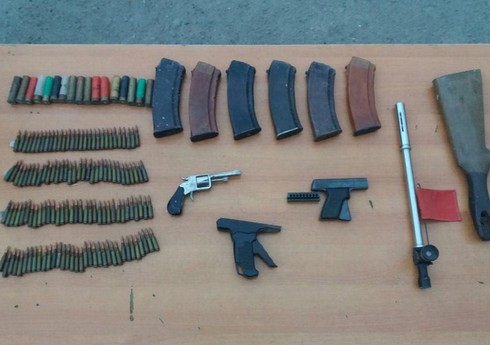 В Ханкенди обнаружены автоматы и гранаты