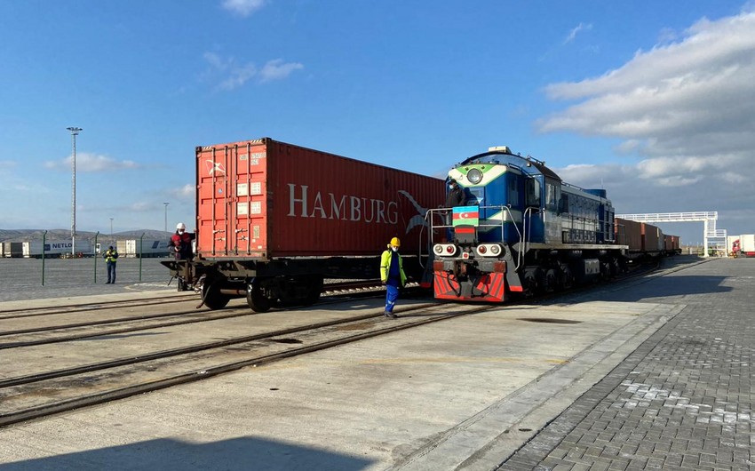 Türkiyədən Çinə ixrac yükü daşıyan ilk konteyner qatarı Bakı Limanına çatıb