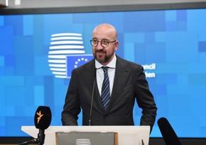 Председатель Совета Европейского Союза сделал заявление для прессы после трехсторонней встречи