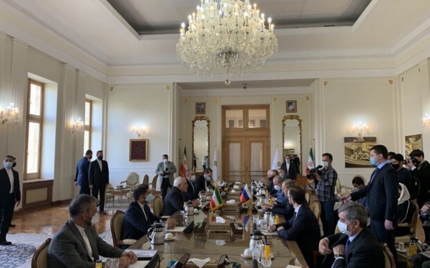Russian, Iranian FMs hold meeting