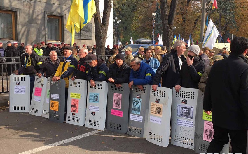 Ukraynalı deputat: Ali Rada qarşısındakı aksiyalar daha çox hakimiyyət uğrunda mübarizəyə bənzəyir