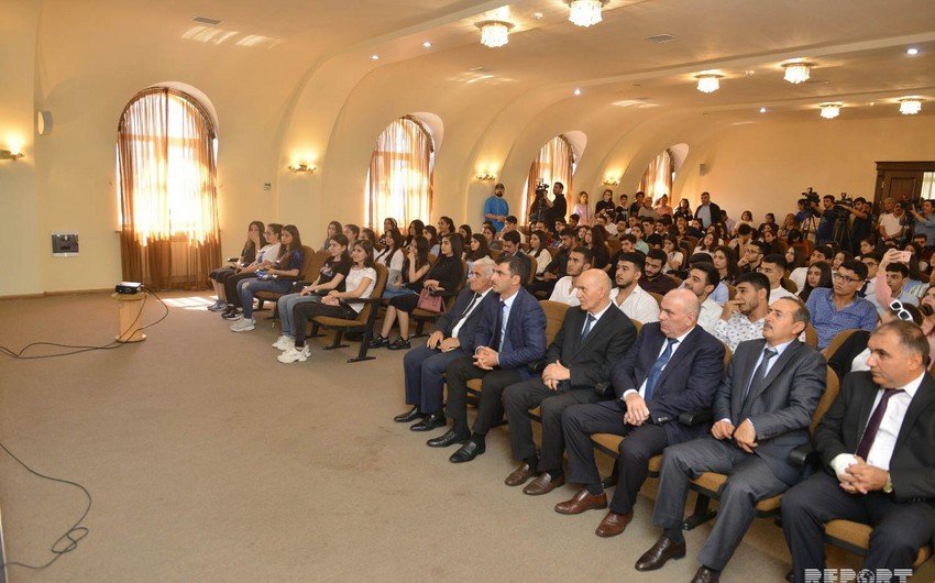 Dağlıq Qarabağın azərbaycanlı icması yüksək balla universitetlərə qəbul olan tələbələrlə görüş keçirib - FOTO