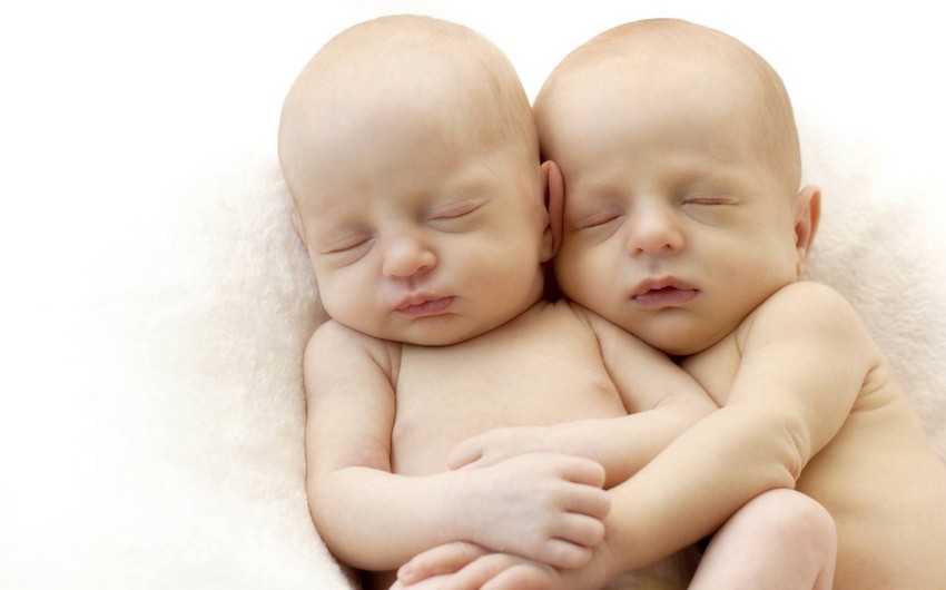 В этом году в Азербайджане родились 2134 близнеца и 42 тройняшки