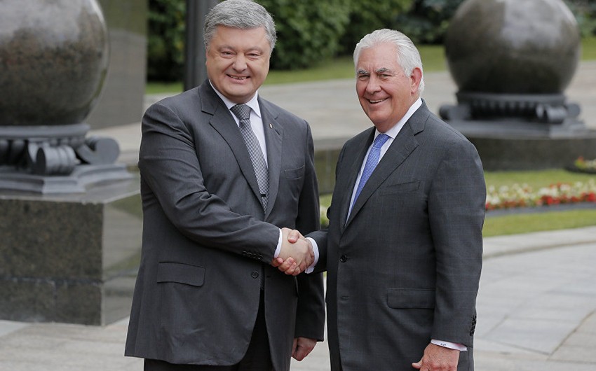 Kiyevdə Poroşenko ilə Tillerson arasında görüş başlayıb