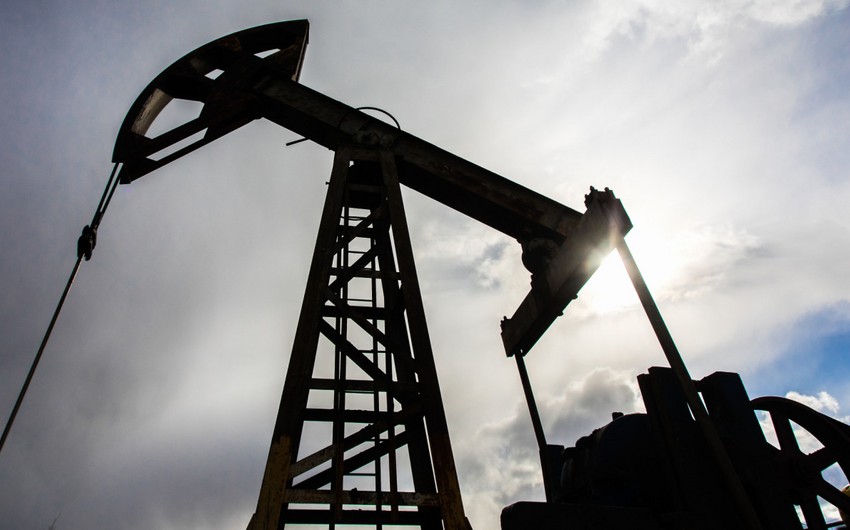 Oil prices change slightly amid absence of significant factors