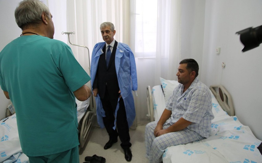 Ali Ahmadov visits oilmen injured in 'Guneshli' oil rig fire