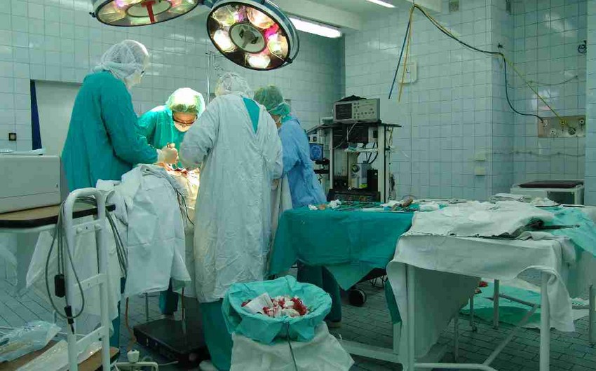 На операционном столе в глазной клинике в Баку скончался 5-летний ребенок