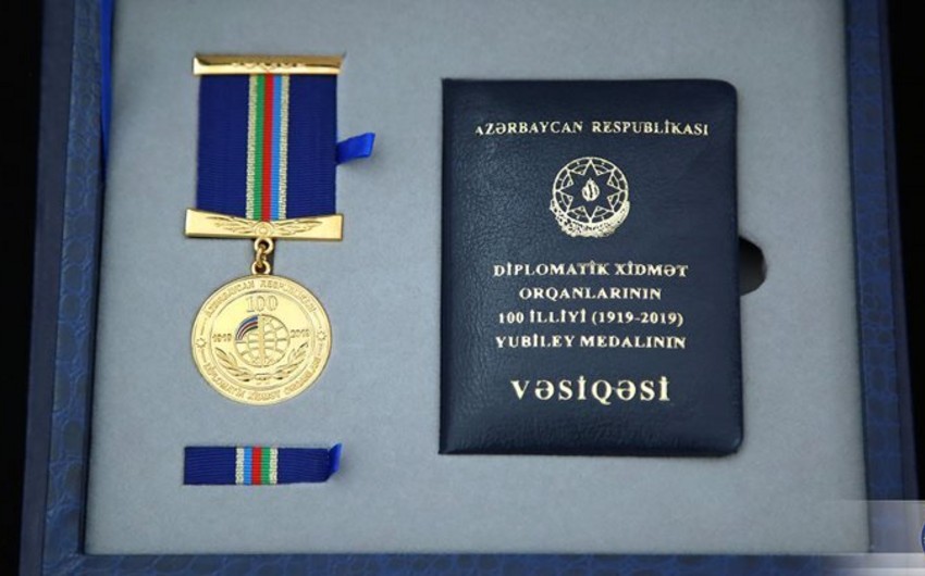 Gürcüstan XİN başçısına “Azərbaycanın diplomatik xidmət orqanları-100” yubiley medalı təqdim olunub