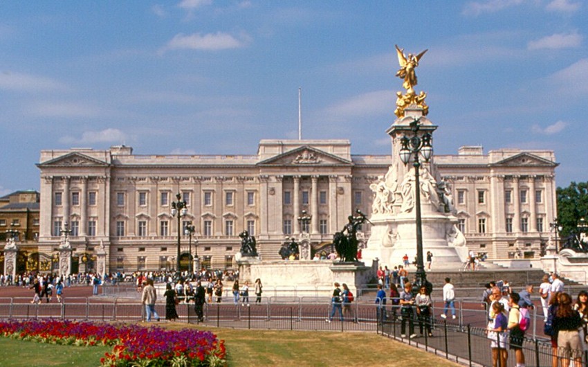 Buckingham Palace slams images of Queen Elizabeth II's 'Nazi Salute' as child