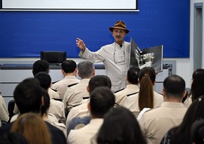 Azerbaijani Defense Ministry hosts meeting with well-known photographer Reza Deghati