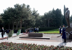 Председатель Народного собрания Болгарии посетил могилу Гейдара Алиева