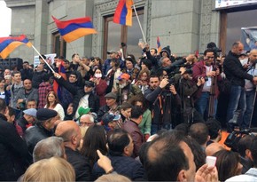 В ходе митингов в Ереване задержаны 49 человек, 5 - арестованы