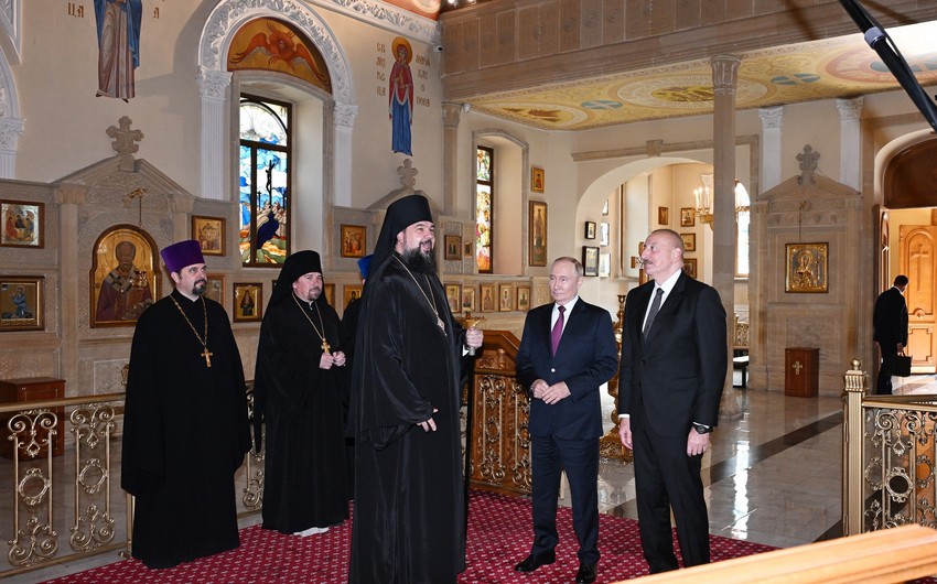 Azerbaijani, Russian presidents visit Holy Myrrhbearers Cathedral