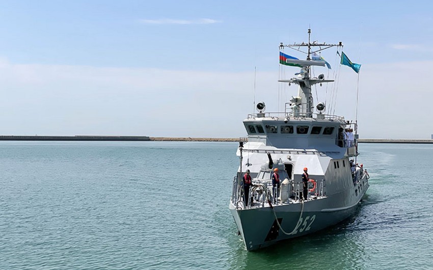 Kazakh warships arrive in Azerbaijan