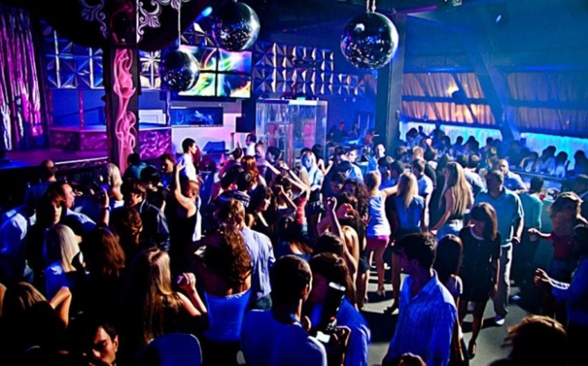 В ночном клубе в Баку между девушками произошла драка