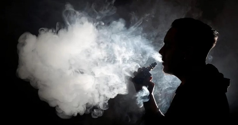ÜST: Hər il milyonlarla gənc tütün sənayesinin qurbanı olur