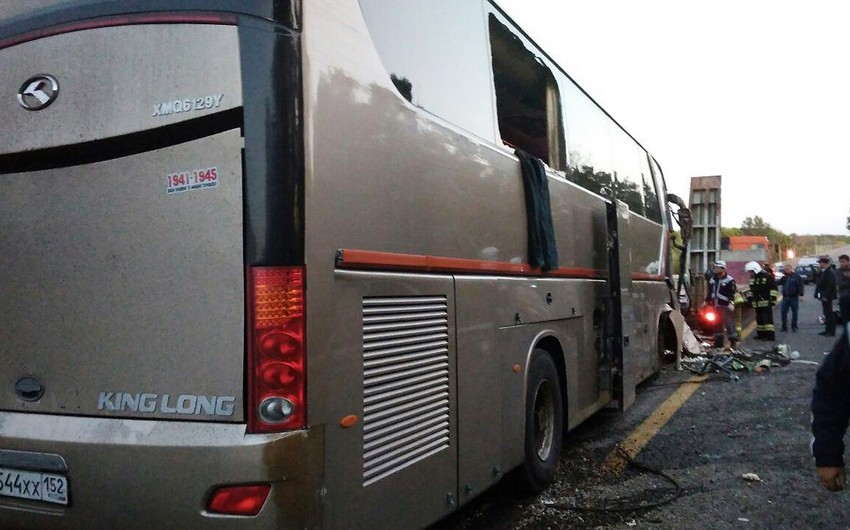 İraqda zəvvarları daşıyan avtobus qəzaya uğrayıb, 4 ölü, 14 yaralı var