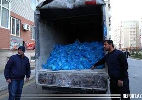 Məcburi köçkün ailələrə bayram sovqatı paylanıb