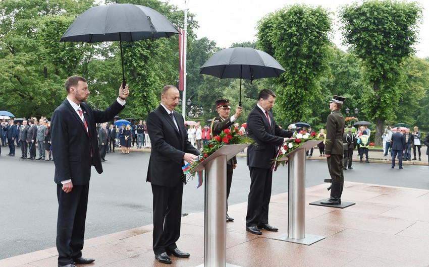 President Ilham Aliyev visited the Freedom Monument in Latvia