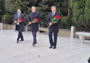 Посол Украины в Азербайджане посетил могилу Гейдара Алиева