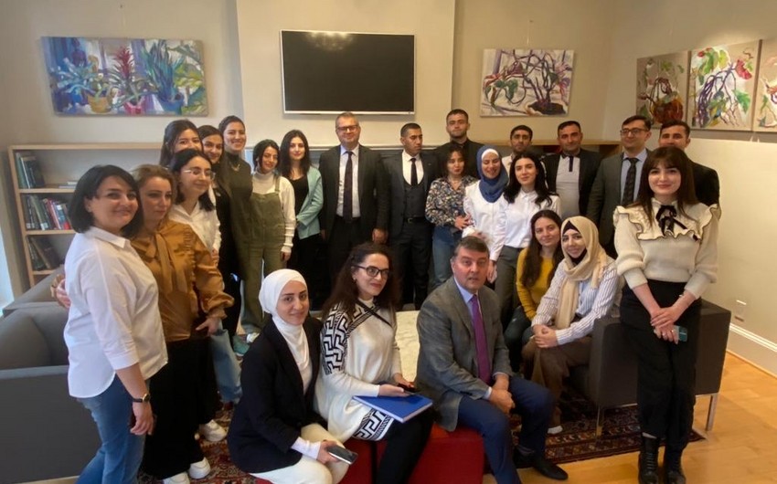 Посол Азербайджана встретился с находящимися с визитом в США азербайджанскими педагогами 