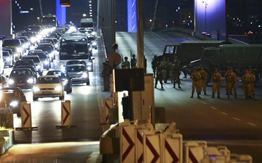 Босфорский мост в Стамбуле, закрытый во время попытки госпереворота в Турции, частично открыт