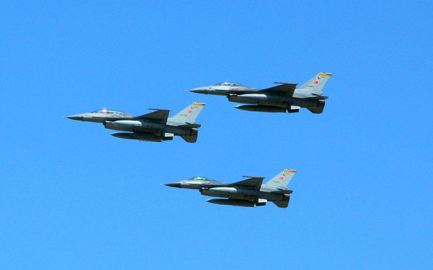 Самолеты F-16, участвующие в учениях TurAz Qartalı-2019, прибыли в Азербайджан - ВИДЕО